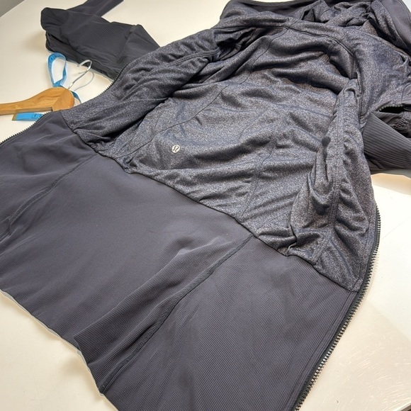 LULULEMON Dance Studio Jacket Size 4 Deep Coal Reversible - Picture 10 of 10
